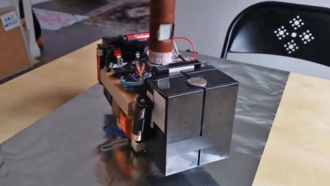 Chế tạo thành công búa của Thor, người thường không nhấc được